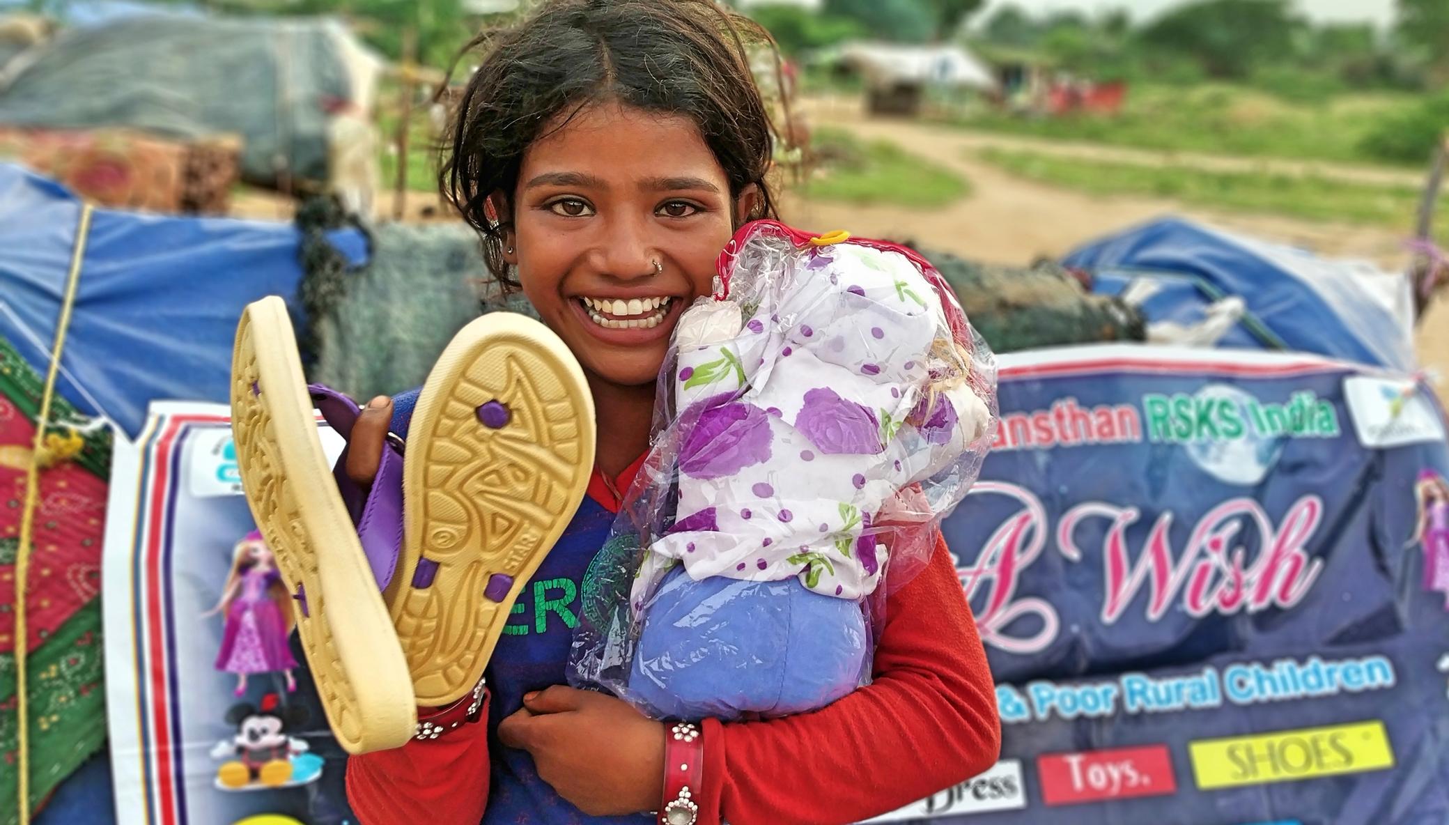 Provide Gift & food to 700 Street Children